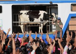 Mobile Dairy Classroom